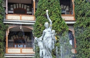 Фонтан «Богиня ночи»