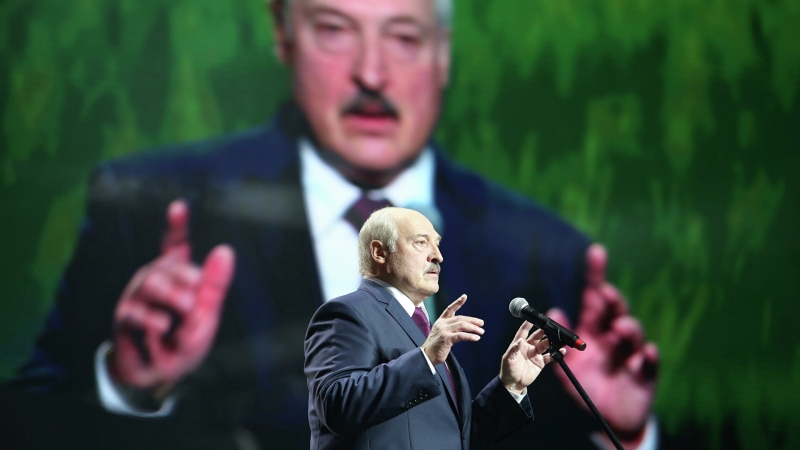 Лукашенко поручил решить ситуацию с главой белорусских католиков
