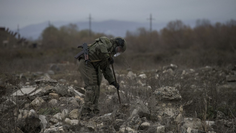 Миротворцы завершают разминирование северной окраины Степанакерта