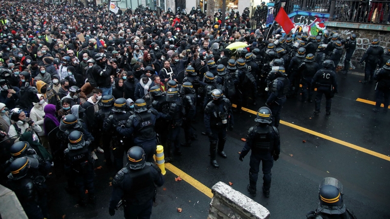 На субботнюю акцию протеста во Франции вышли более 26 тысяч человек