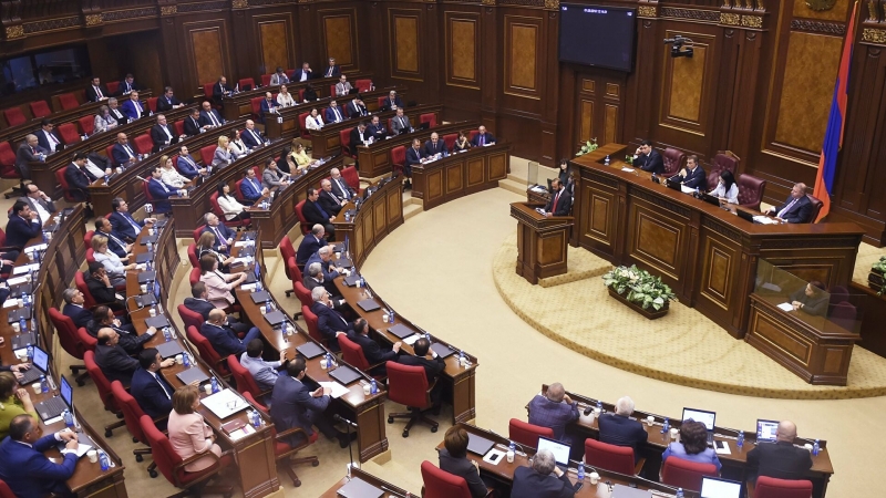 Парламент Армении отказался рассмотреть отмену военного положения
