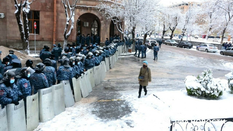 В Ереване начались задержания на акции протеста