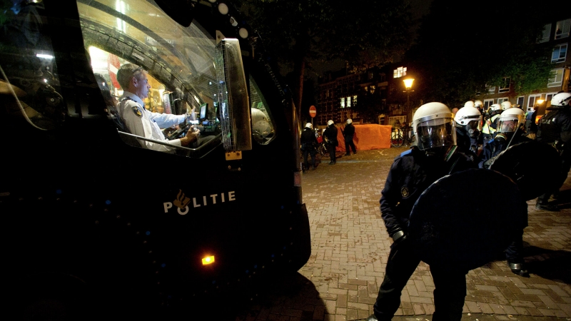 Число задержанных после беспорядков в Амстердаме достигло 190