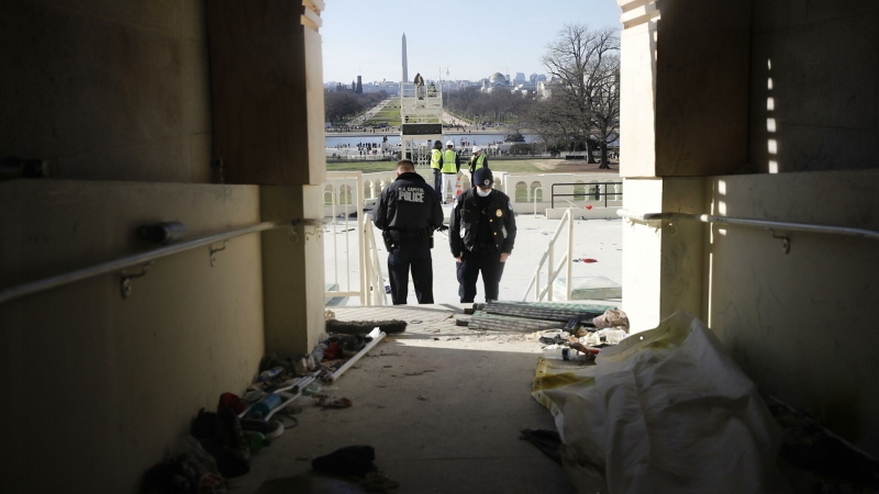 Двое американских полицейских покончили с собой после штурма Капитолия