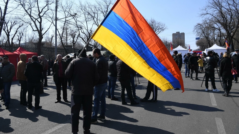 Армянские радикалы устроили факельное шествие в центре Еревана