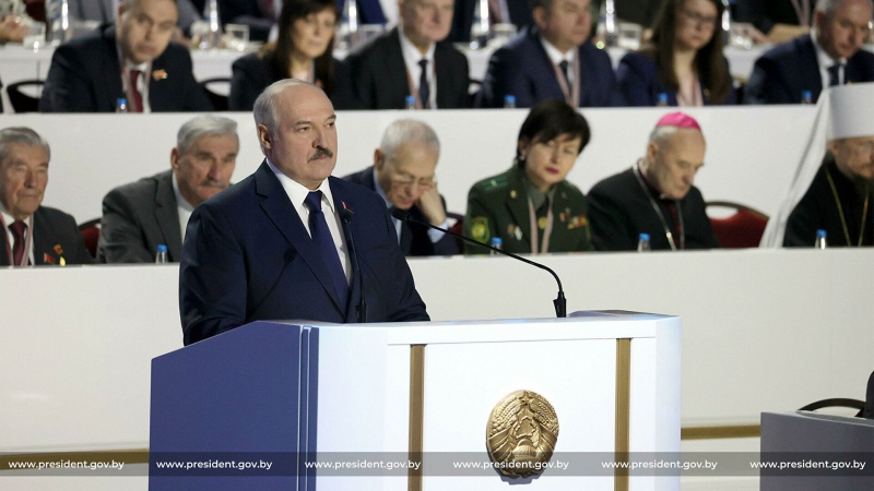 Лукашенко заявил, что Запад забыл обещания не продвигать НАТО на Восток