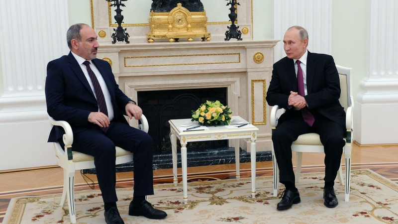 Путин обсудил с Пашиняном реализацию заявления по Карабаху