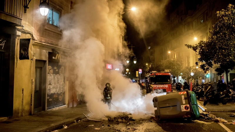 В Барселоне за сутки в ходе беспорядков задержали не менее семи человек