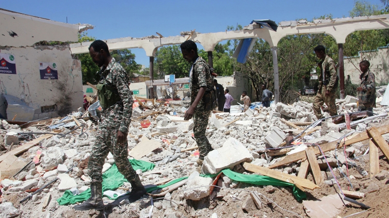 В столице Сомали два человека погибли при взрыве придорожной бомбы
