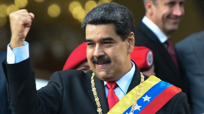 Мадуро привился российской вакциной "Спутник V"
