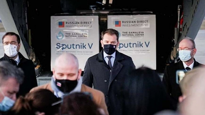 Премьер Словакии пошутил об обмене части Украины на "Спутник V"