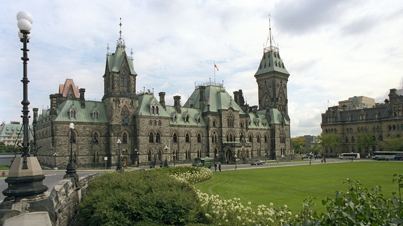 В Канаде осудили мужчину, протаранившего резиденцию генерал-губернатора
