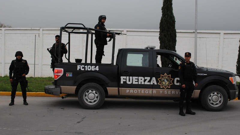 В Мексике экипаж самолета с поддельным "Спутником V" скрылся от властей