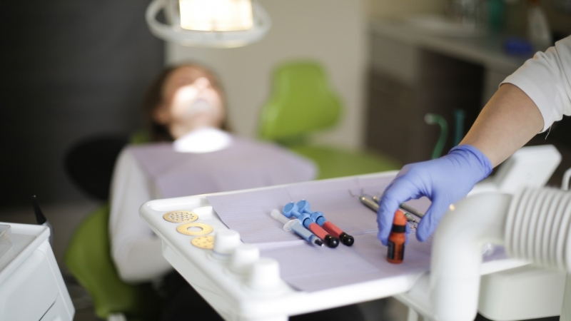 Назван способ сэкономить на услугах стоматолога и не испортить зубы