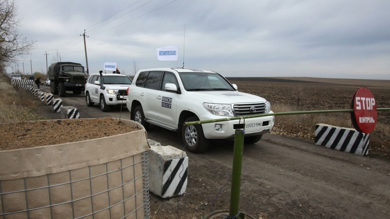 Украинские силовики установили мины вблизи домов и дорог, заявили в ДНР