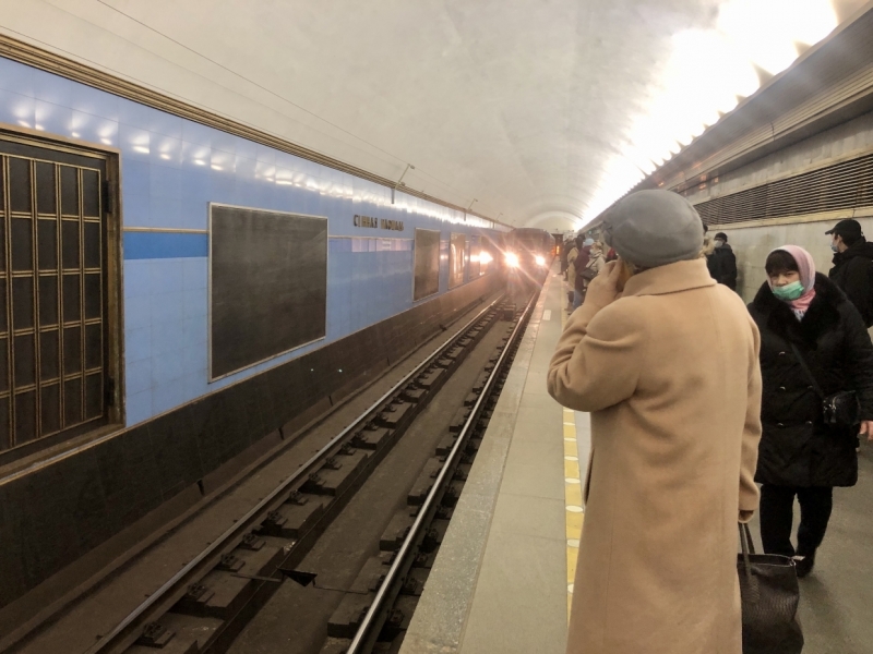 «Есть специальный туннель для пассажиров»: что делать, если ты упал на рельсы в метро
