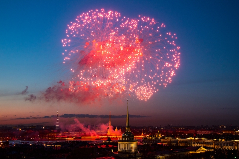 Лучший вид: как прошел праздничный салют в честь Дня Победы в Петербурге