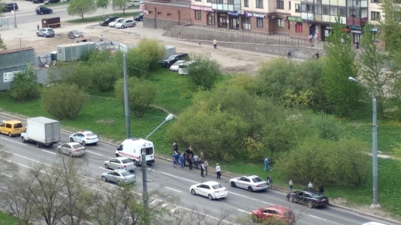 Мотоциклист попал под машину на Ленинском проспекте