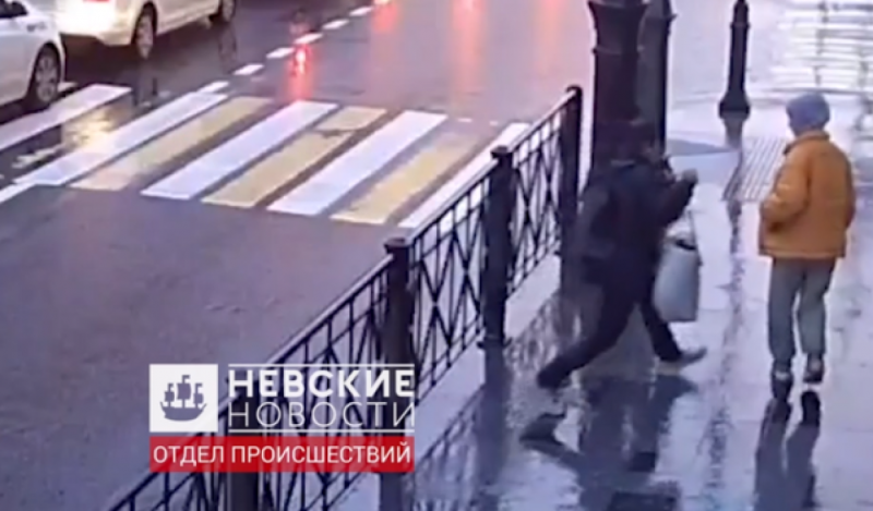 «Не первый раз делает»: петербуржцы разгневаны нападением с ножом на школьницу у «Петроградской»