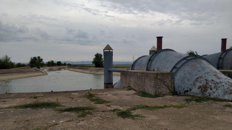 Перекрывшая воду в Крым дамба за 35 млн гривен вот-вот рухнет