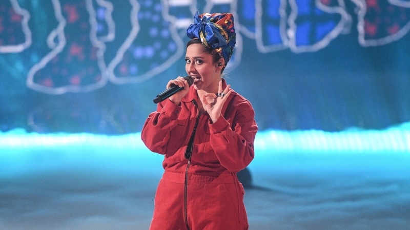Россияне высмеяли огромное платье Манижи для Евровидения