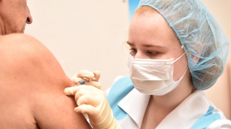 «Дикая заболеваемость»: почему петербуржцам нужно обязательно вакцинироваться от ковида