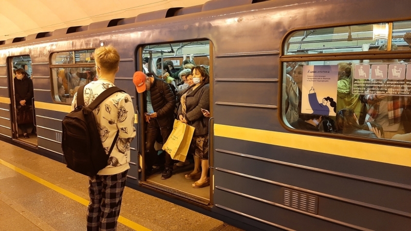 «Не будем довольствоваться тем, что есть»: в петербургском метро обновят тысячу вагонов