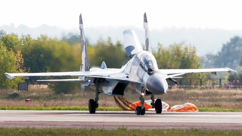Россияне в восторге от трюка Су-30 против итальянского F-35