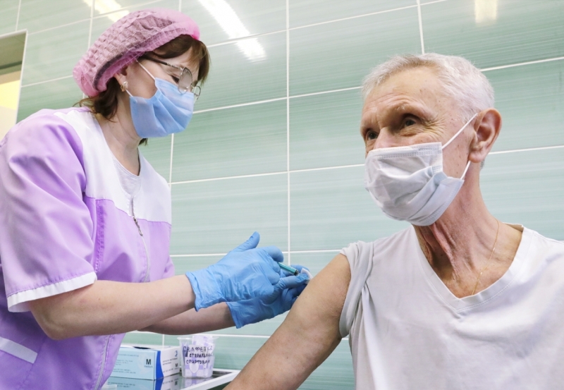 «Спутник V», «ЭпиВакКорона», «КовиВак»: что нужно знать о вакцинах в связи с ужесточением ограничений