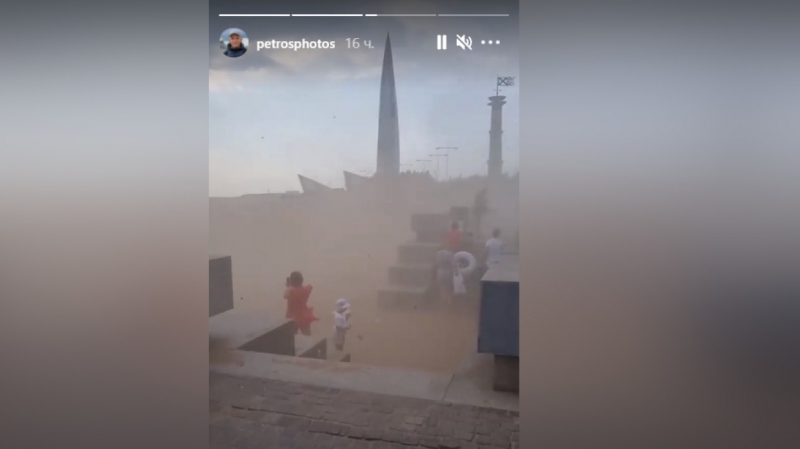 Песчаная буря в парке 300-летия Петербурга попала на видео