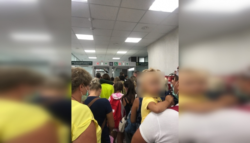 Сыктывкарке с ребенком-инвалидом отказали во внеочередном досмотре в аэропорту