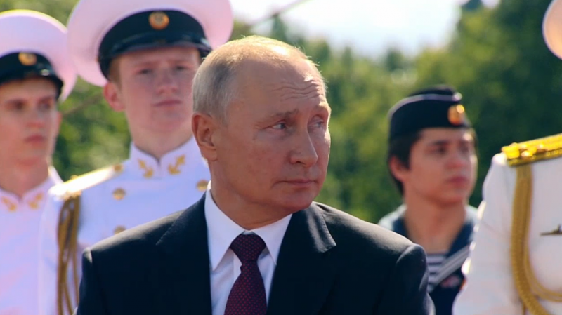 Владимир Путин прибыл в Кронштадт перед военно-морским парадом