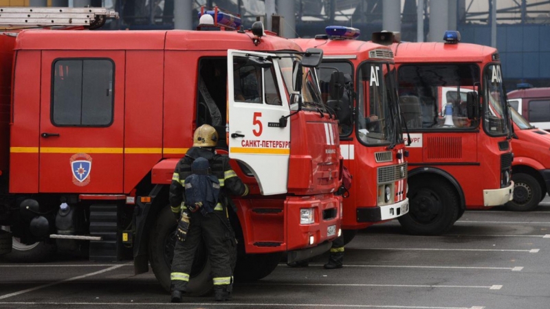 Пожарные локализовали огонь в производственном цеху Петербурга