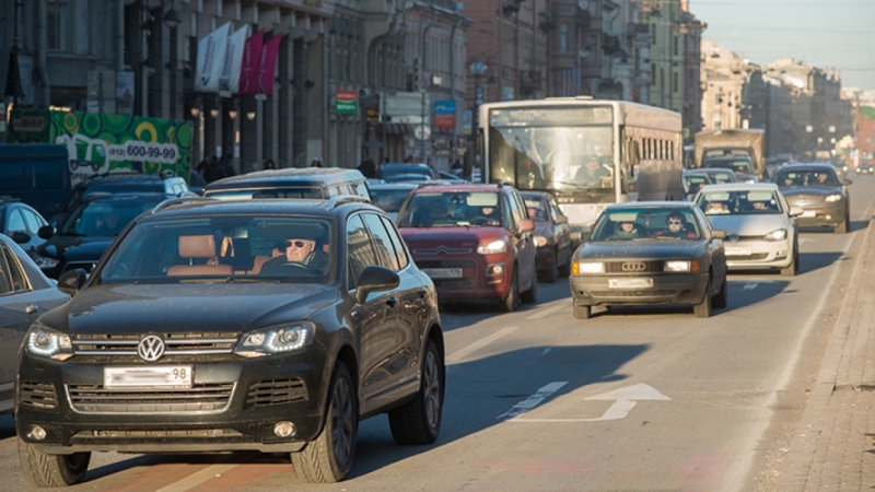 «Ежегодная ситуация»: насколько возрос трафик на дорогах Петербурга в сентябре