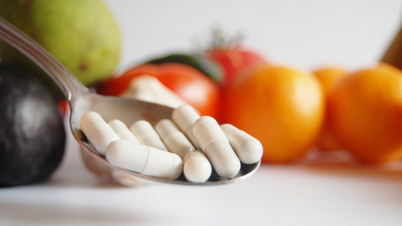 Мясников раскрыл опасность витаминов в таблетках: «Падает и в страшных судорогах умирает»