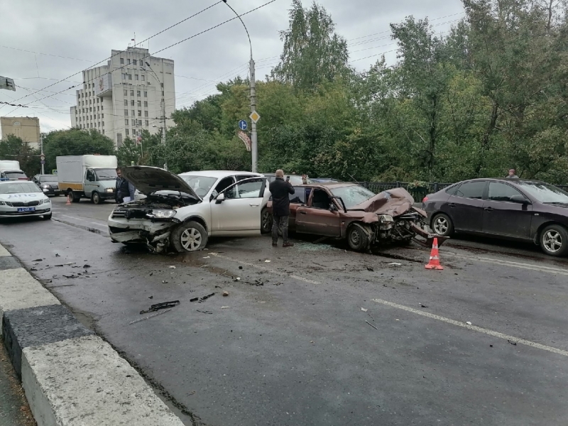 Серьезное ДТП произошло в Вологде около здания правительства