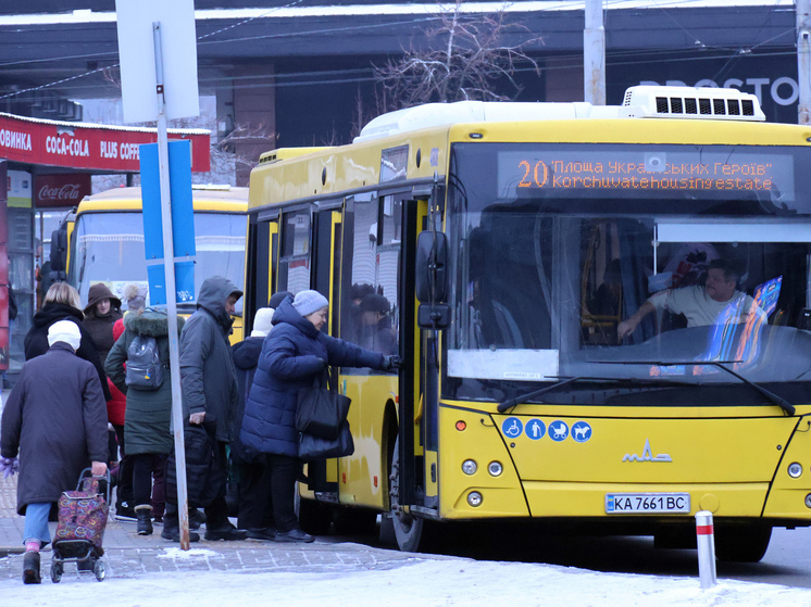 Общественный транспорт на Украине зимой перестает быть доступным