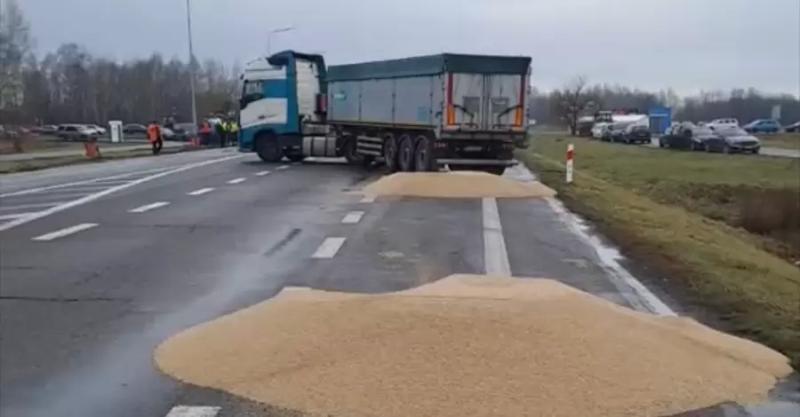 Министр Сольский заверил, что Украина не против дополнительных проверок зерна, которое идет через Польшу