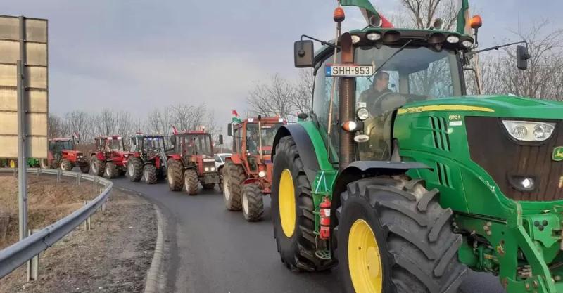 Венгерские фермеры возобновили протесты возле КПП "Захонь" на границе с Украиной 