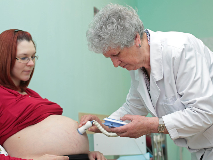 Эксперт рассказал, как можно было бы повысить рождаемость в России