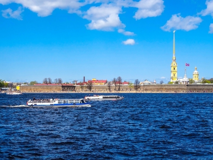 Санкт-Петербург оказался на втором месте, куда россияне хотят приехать летом