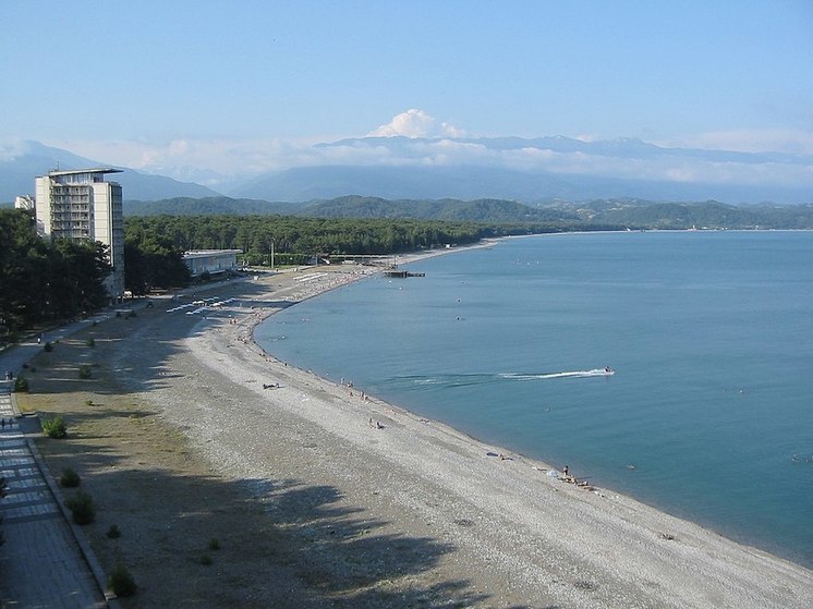 Туристам рассказали о недорогом отдыхе на море в конце мая