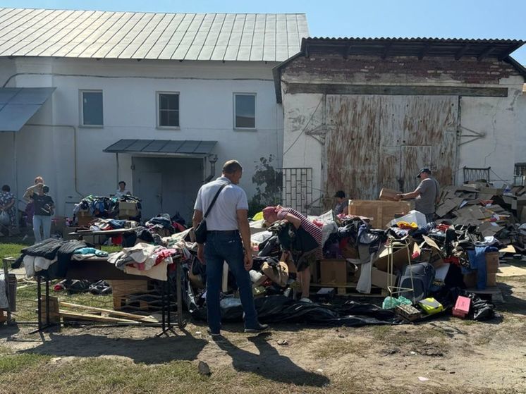 «Устроили свалку»: жительницу Курска возмутили старые вещи для беженцев