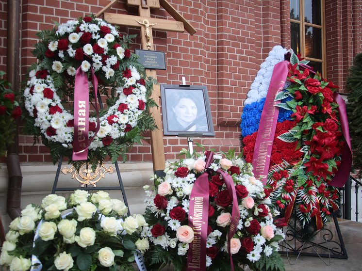 На прощании с Ларисой Голубкиной ее дочь Мария получила знак от Марии Мироновой