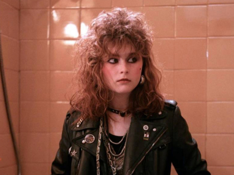 Дом дур-4: &laquo;Не нужна родителям с 9 лет, спит со взрослым мужчиной с 13&raquo;