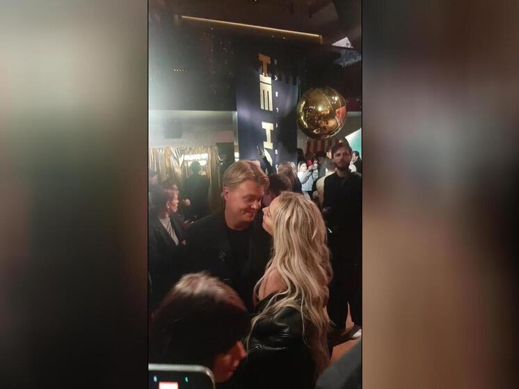 Анна Седокова у Бузовой шокировала публику "голой попой"