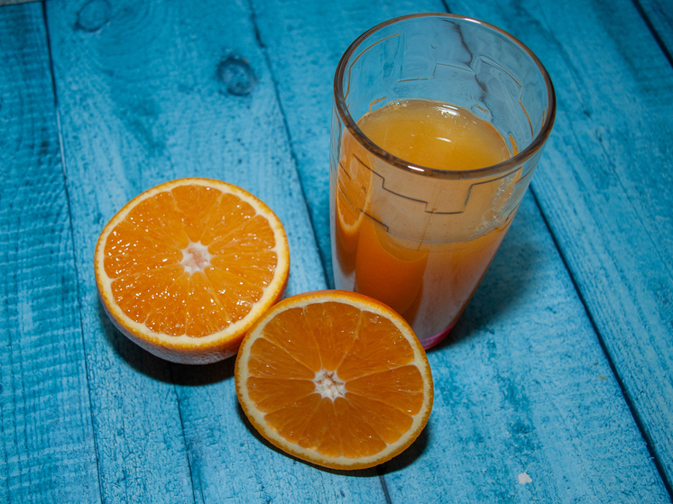 Назван эффект употребляемого на завтрак популярного сока