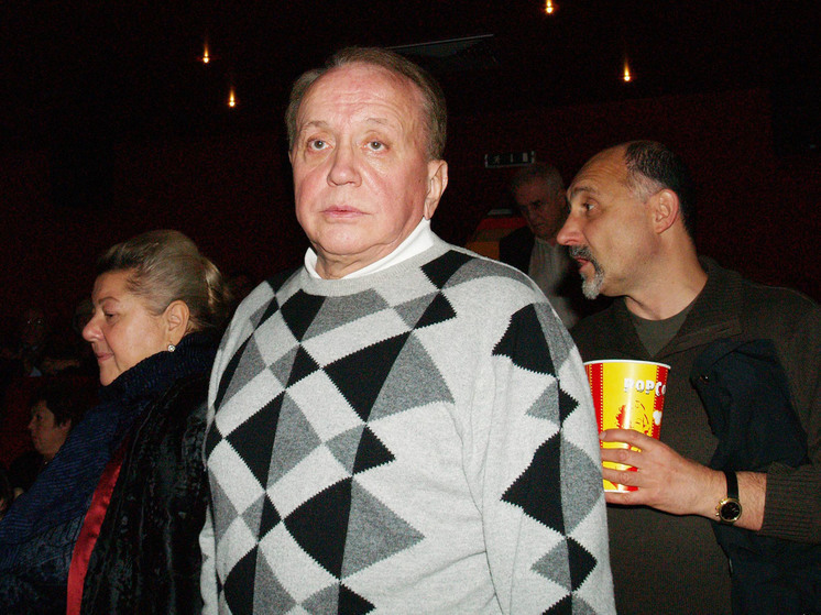 Березин вспомнил, как Масляков подарил цветы девушке и рассмешил зал