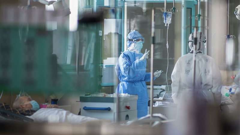 Эксперты ВОЗ посетили больницу в Ухане, где лечили первые случаи COVID-19
