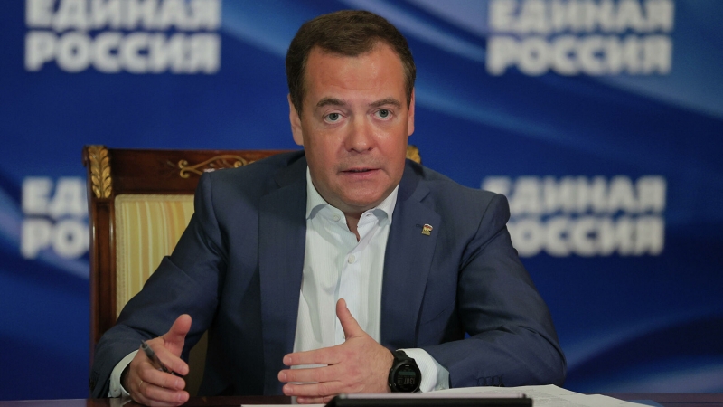 Медведев призвал США продолжать диалог по стратегической безопасности